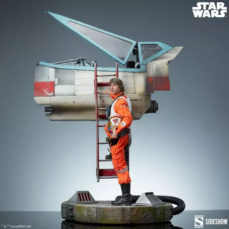 Star Wars Luke Skywalker & X-Wing: Red Five Sideshow