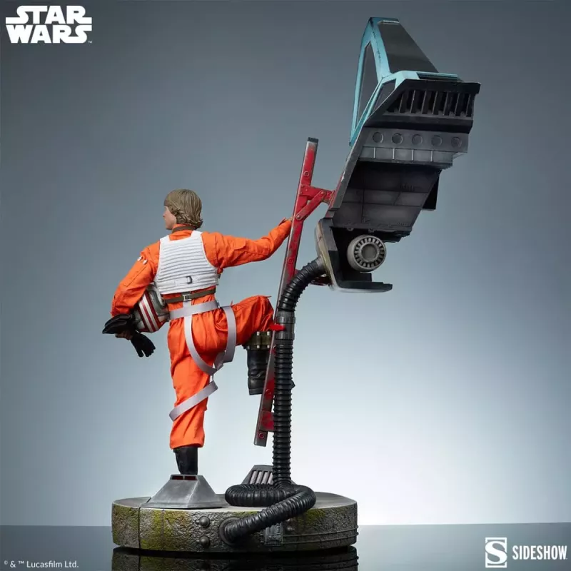Star Wars Luke Skywalker & X-Wing: Red Five Sideshow