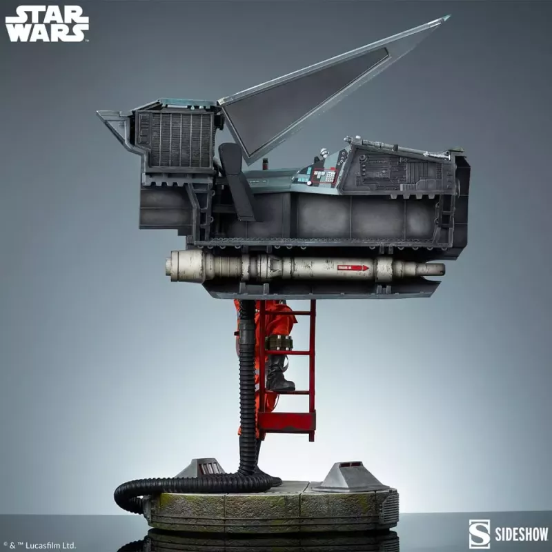 Star Wars Luke Skywalker & X-Wing: Red Five Sideshow