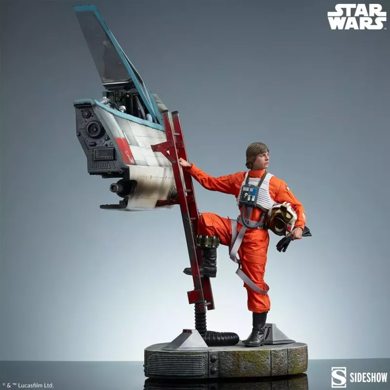 Star Wars Luke Skywalker & X-Wing: Red Five Sideshow