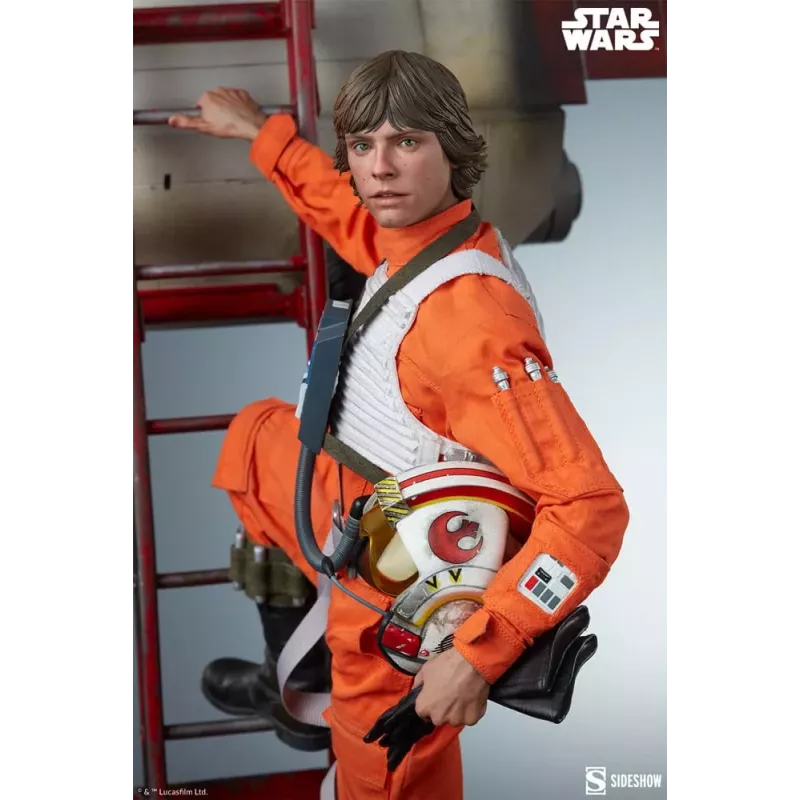 Star Wars Luke Skywalker & X-Wing: Red Five Sideshow