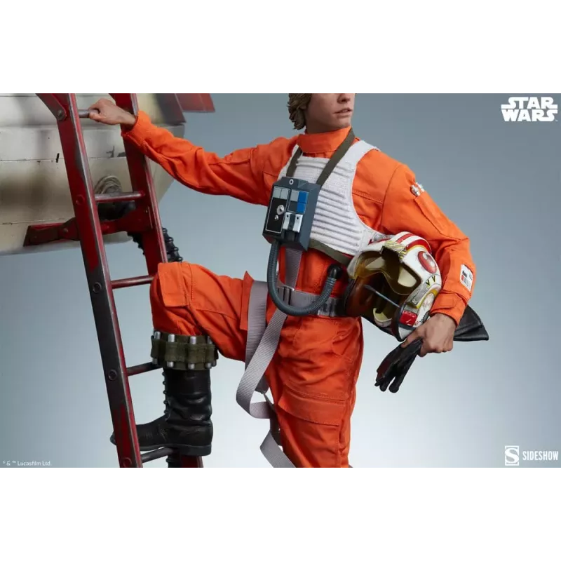 Star Wars Luke Skywalker & X-Wing: Red Five Sideshow