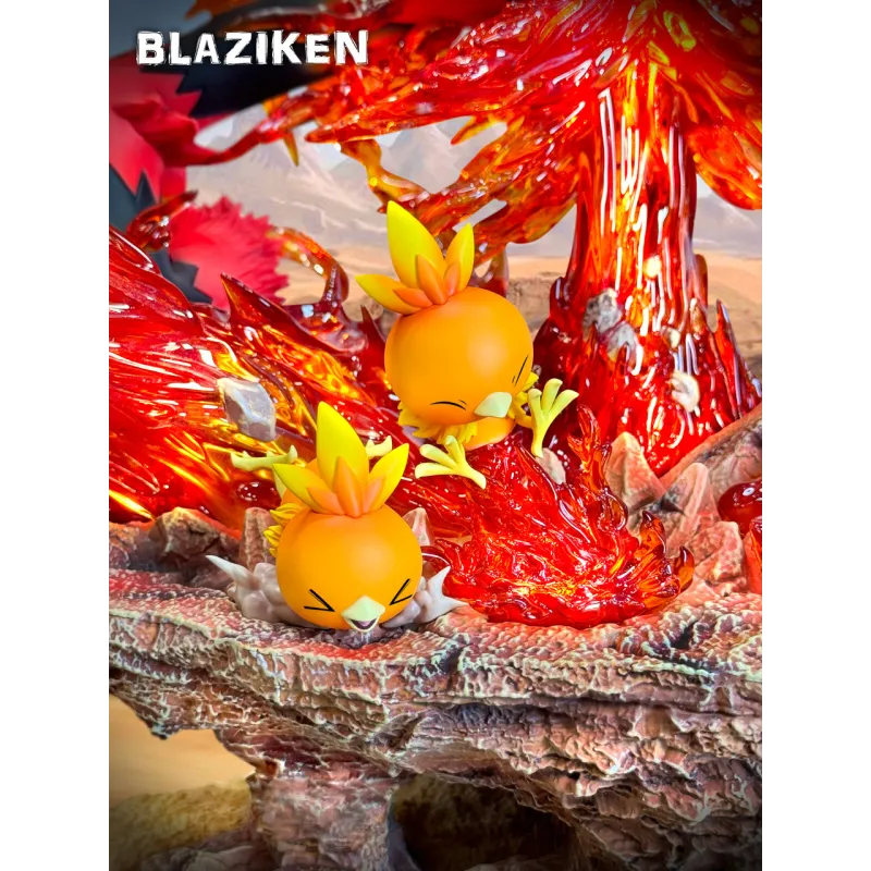 PPAP Studio Blaziken 1:6 con LED - Figura Coleccionable
