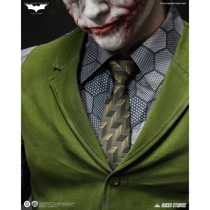 DC The Dark Knight The Joker Bust Queen Studios