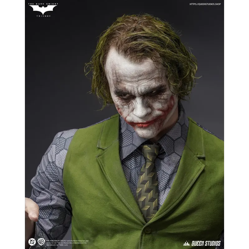 DC The Dark Knight The Joker Bust Queen Studios