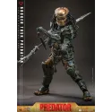 Predator Broken Tusk Hot Toys - Epic Collectible Figure