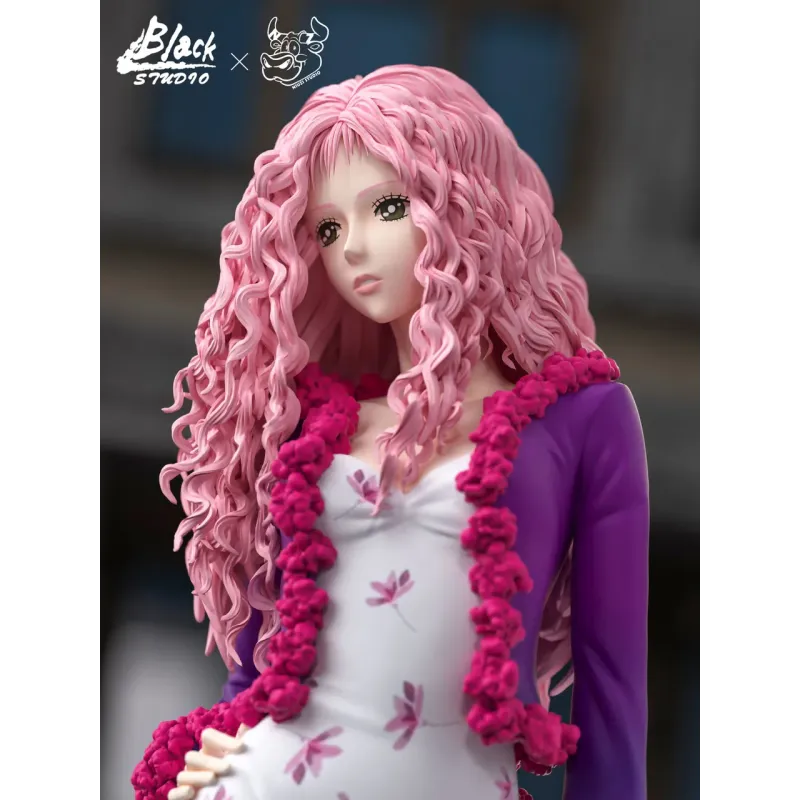 NANA Layla Serizawa NIUZI Studio X BLACK Studio