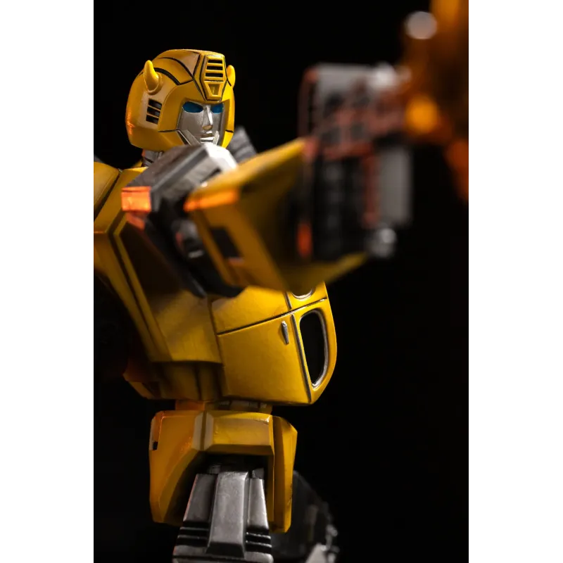 Transformers Bumblebee Iron Studios