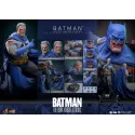 DC Batman: The Dark Knight Returns Batman (Battle Damaged Version) Hot Toys