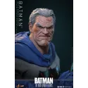 DC Batman: The Dark Knight Returns Batman (Battle Damaged Version) Hot Toys