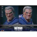 DC Batman: The Dark Knight Returns Batman (Battle Damaged Version) Hot Toys