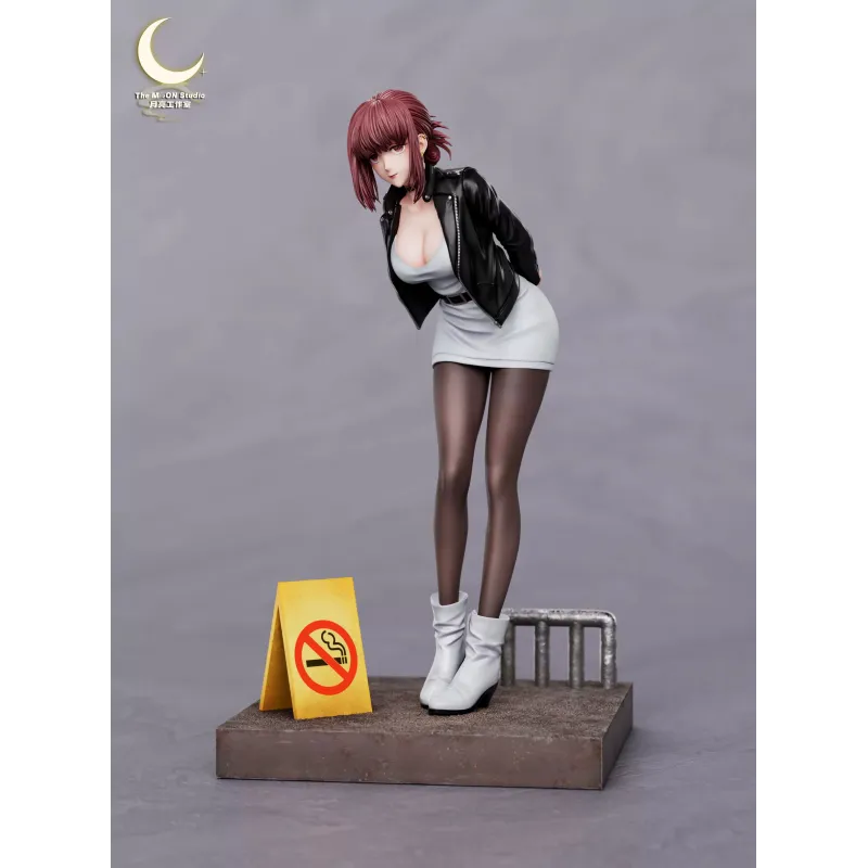 Dos personas fumando detrás del supermercado Tayama 1/6 - The Moon Studio