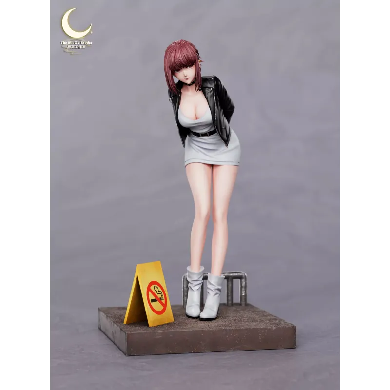 Dos personas fumando detrás del supermercado Tayama 1/6 - The Moon Studio