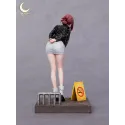 Dos personas fumando detrás del supermercado Tayama 1/6 - The Moon Studio