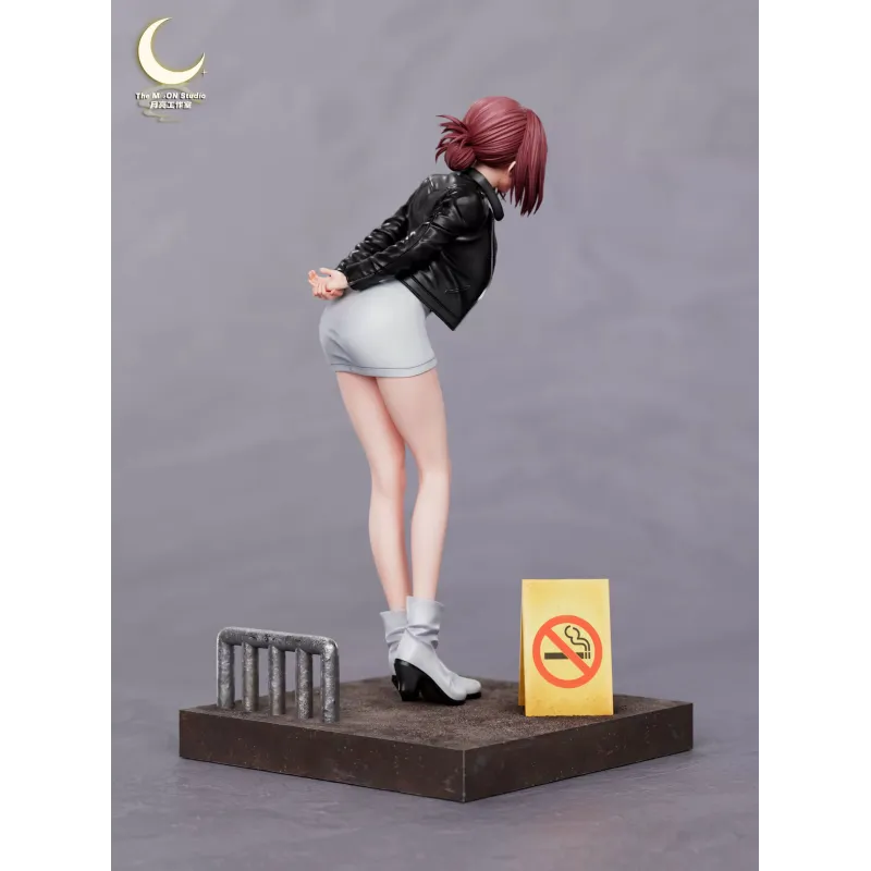Dos personas fumando detrás del supermercado Tayama 1/6 - The Moon Studio