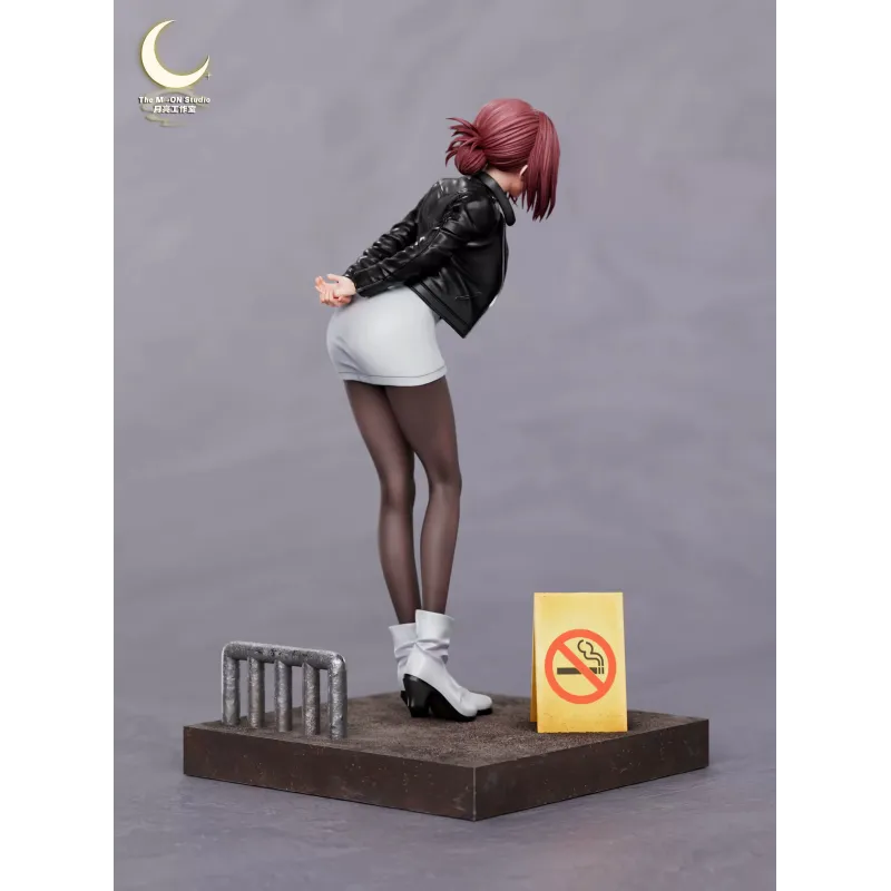 Dos personas fumando detrás del supermercado Tayama 1/6 - The Moon Studio