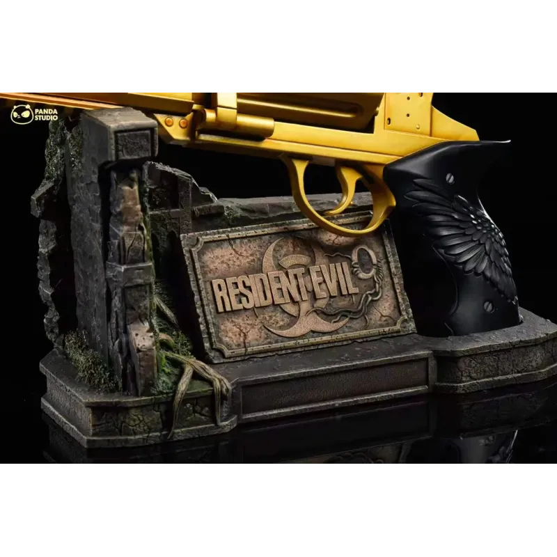 Resident Evil Requiem Revolver Requiem & Tactical handaxe Gold limited version Panda Studio